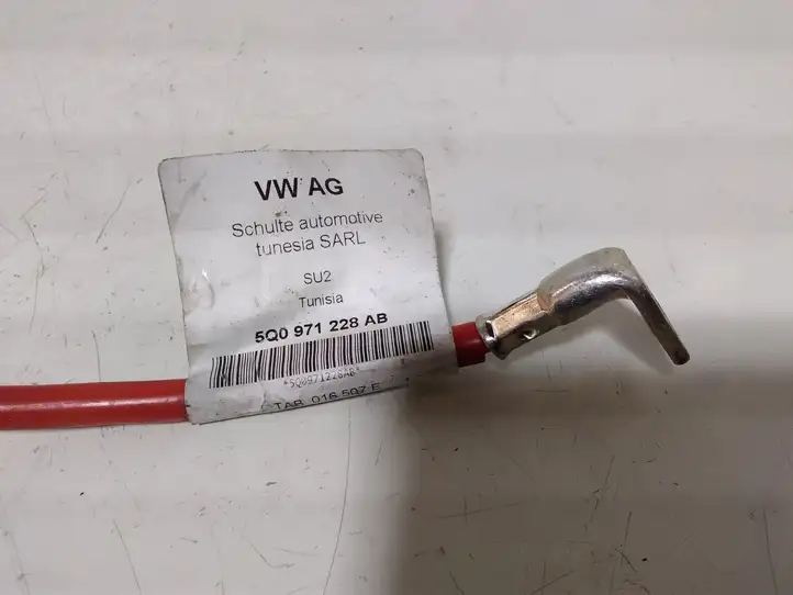 Volkswagen PASSAT B8 (2015 - ) 5Q0971228AB Плюсовой провод аккумулятора — фото 5