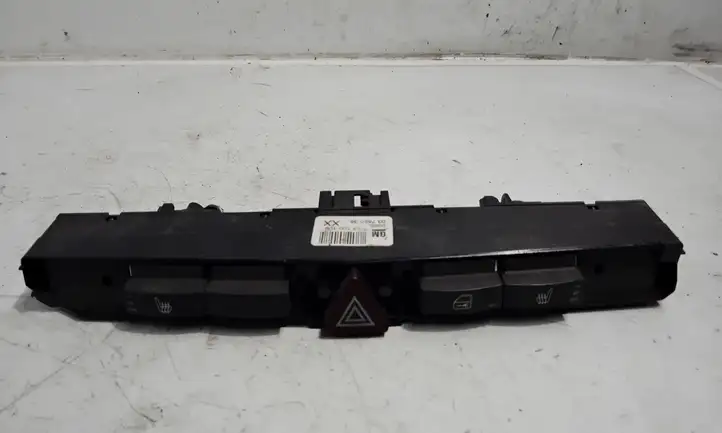 Opel Zafira B (2003 - 2006) 03758035 Включатель аварийных фонарей — фото 1