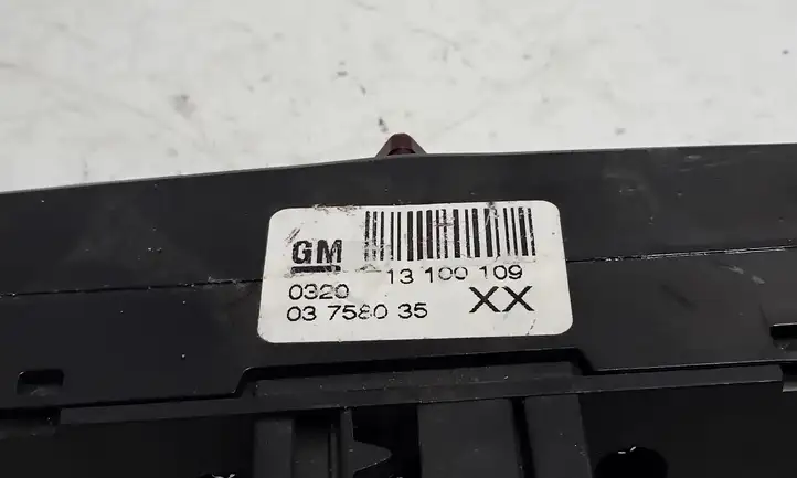 Opel Zafira B (2003 - 2006) 03758035 Включатель аварийных фонарей — фото 3