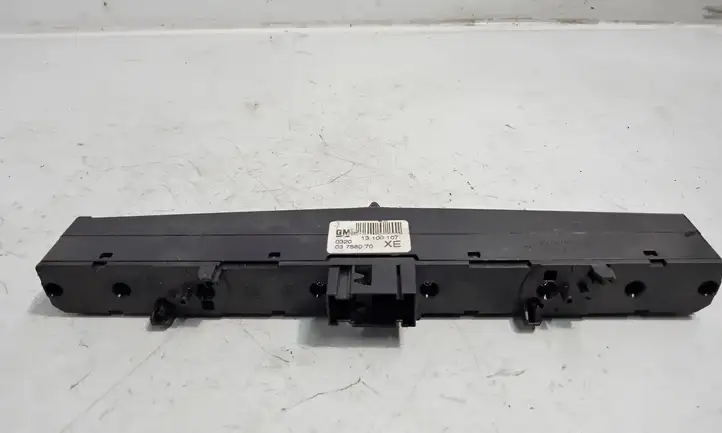 Opel Zafira B (2003 - 2006) 03758070 Включатель аварийных фонарей — фото 2