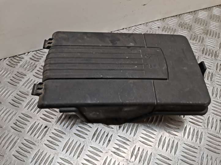 Volkswagen PASSAT B6 (2005 - 2010)  1K0915443A Крышка ящика аккумулятора