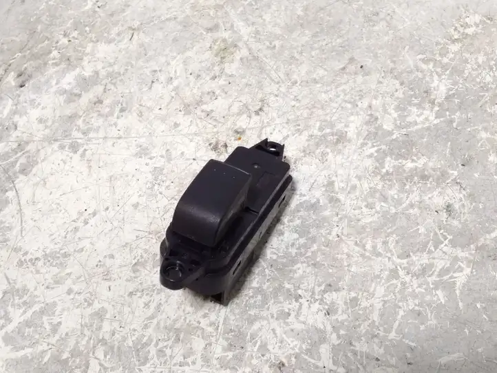 Mazda 5 (2005 - 2010) 7038T1 Кнопка стеклоподъемников — фото 1
