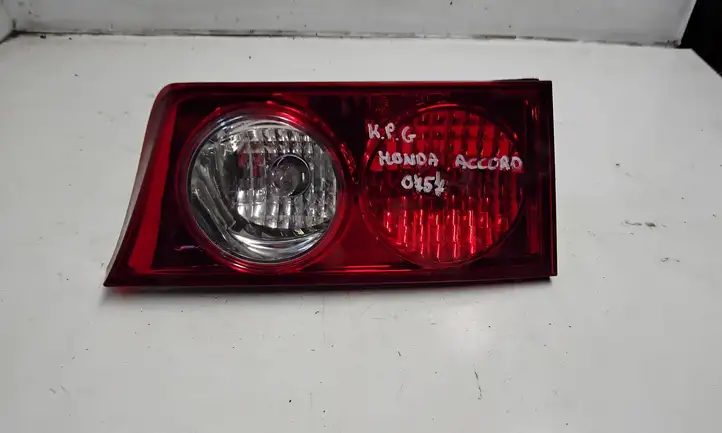 Honda Accord (2003 - 2007) Задний фонарь в крышке багажника — фото 1