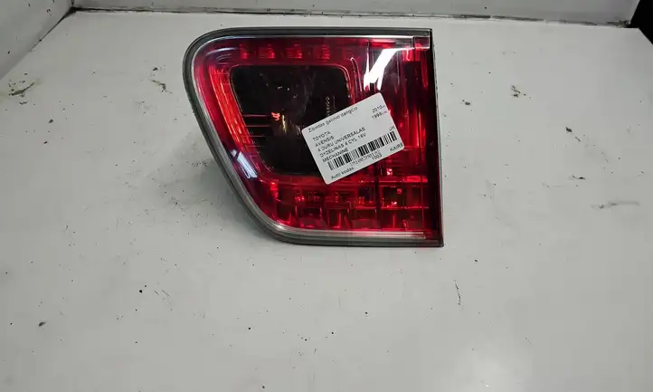 Toyota Avensis T270 (2009 - 2012) 8159005120 Задний фонарь в крышке багажника — фото 1