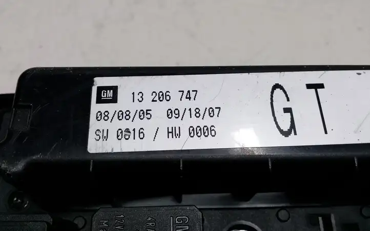 Opel Zafira B (2003 - 2006) 13206747GT Блок предохранителей — фото 4