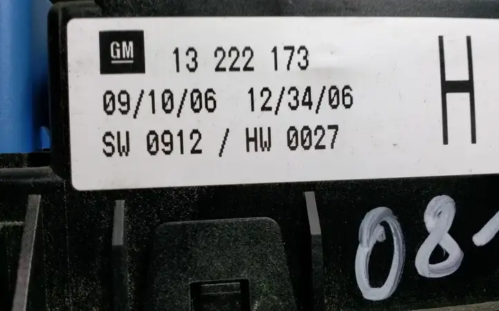 Opel Astra H (2004 - 2009) 5DK00866933 Блок предохранителей — фото 3