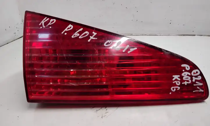 Peugeot 607 (2000 - 2004) Задний фонарь в крышке багажника — фото 1