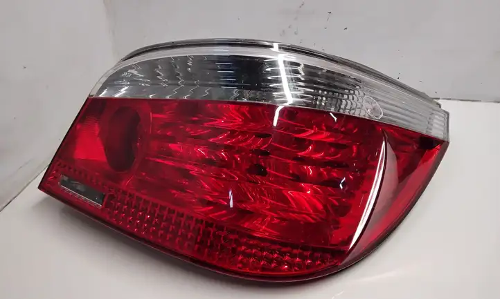 BMW 5 E60 E61 (2004 - 2010) 6923306 Задний фонарь в кузове — фото 1