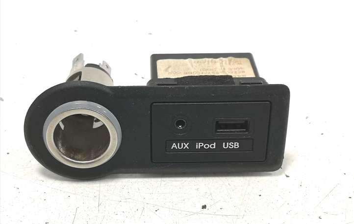 846701K950EQ Hyundai ix20 USB jungtis