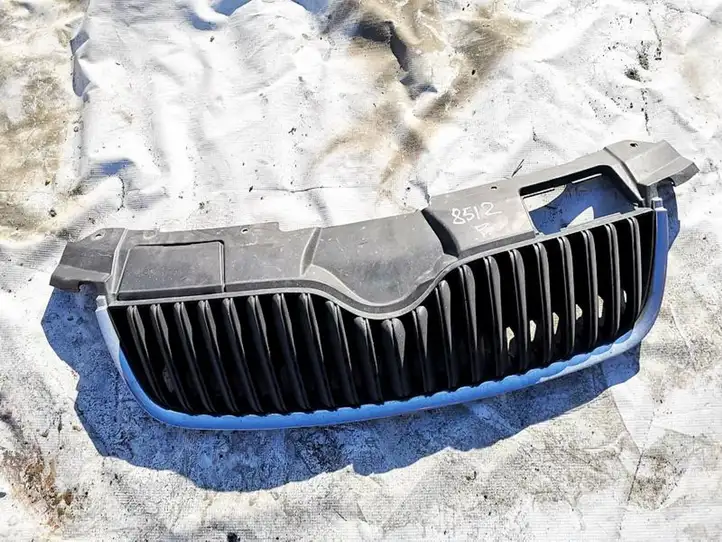 Skoda Fabia Mk2 (5J) (2007 - 2014)  5j0853668a Передняя решётка