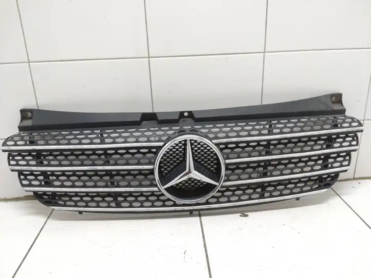 Mercedes-Benz Vito Viano W639 (2003 - 2010) A6398800185 Верхняя решетка радиатора — фото 1
