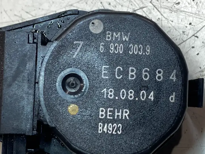 BMW 5 E60 E61 (2004 - 2010) 6930303 Двигатель задвижки потока воздуха — фото 4