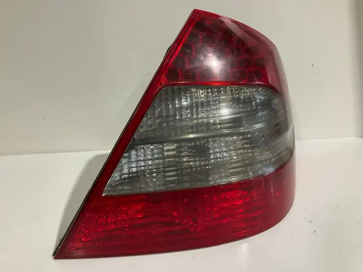 Mercedes-Benz E W211 (2002 - 2009) A2118202664 Задний фонарь в кузове — фото 1