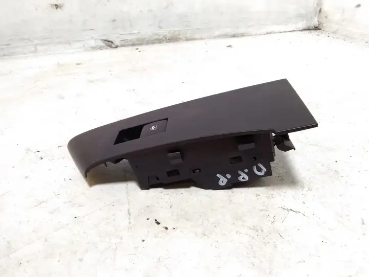 Opel Astra J (2009 - 2012) 13301886 Кнопка стеклоподъемников — фото 3