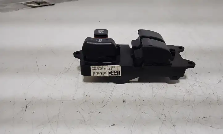 Toyota Corolla E120 E130 (2004 - 2007) 8480202281B0 Кнопка стеклоподъемников — фото 3