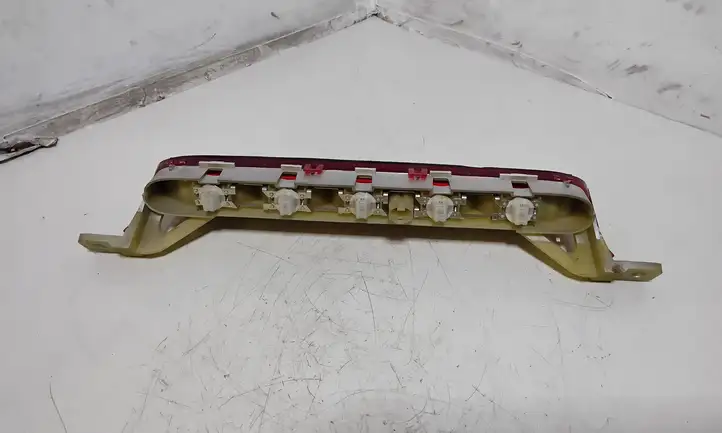 Toyota Corolla Verso AR10 (2004 - 2009) 815700F010 Дополнительный стоп фонарь — фото 3
