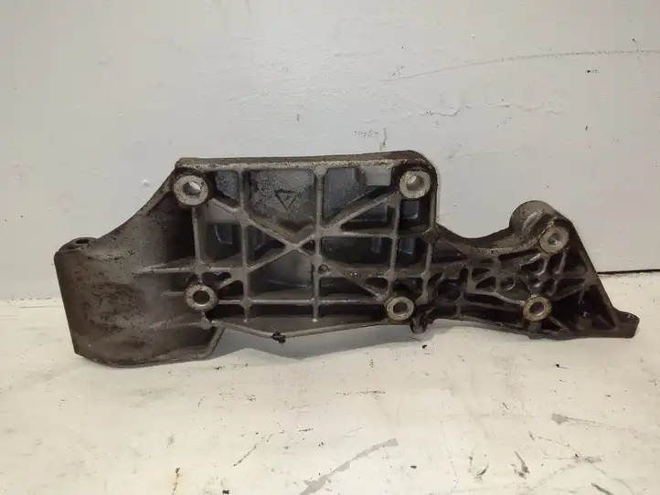 Audi A3/S3 8L (1996 - 2000) 06A903143F Кронштейн двигателя — фото 2