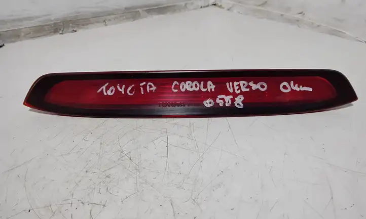 Toyota Corolla Verso E121 (2001 - 2004) Дополнительный стоп фонарь — фото 1