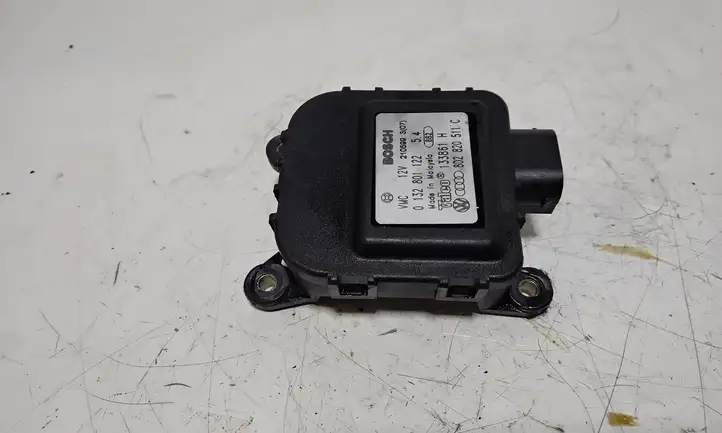 Audi A3/S3 8L (1996 - 2000) 8D2820511C Двигатель задвижки потока воздуха — фото 4