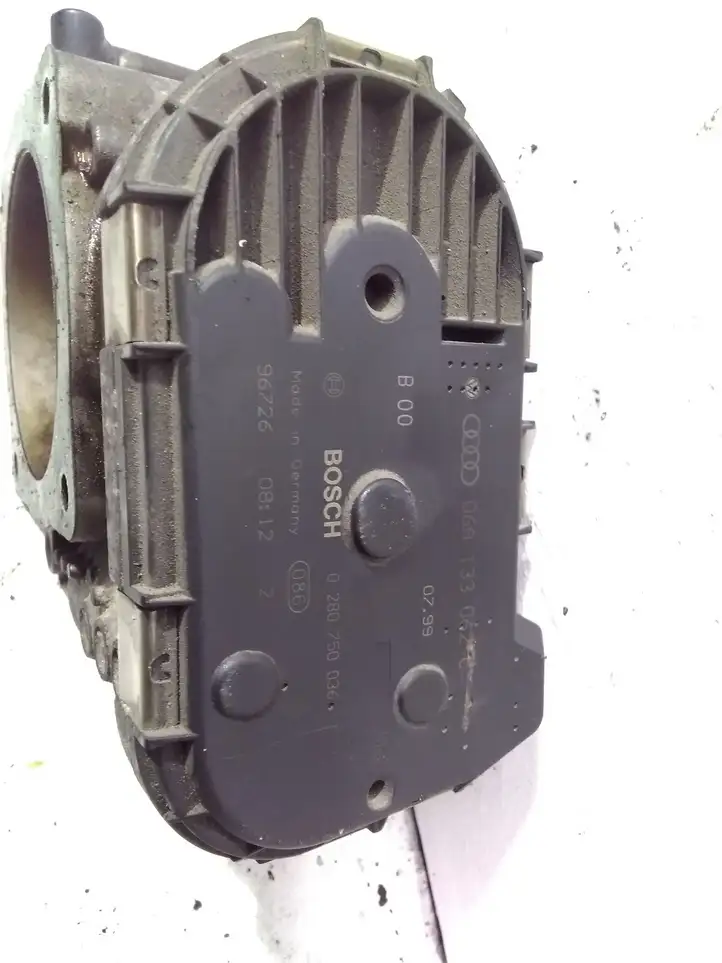 Audi A3/S3 8L (1996 - 2000) 06A133062C Дроссельная заслонка — фото 4
