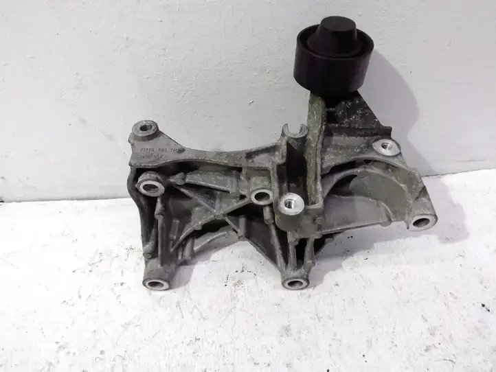 Nissan Qashqai (2010 - 2013) 117102017R Кронштейн генератора — фото 1