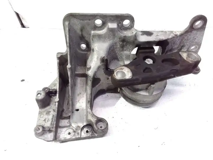 Nissan Qashqai (2010 - 2013) 11220JD700 Опора двигателя — фото 1