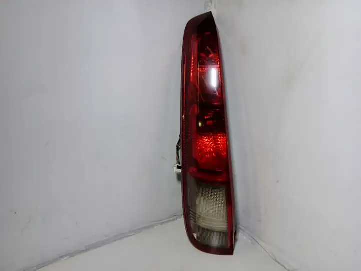 Nissan X-Trail T30 (2001 - 2007) Задний фонарь в кузове — фото 1