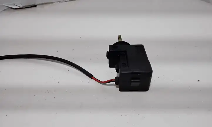 Chevrolet Captiva (2006 - 2011) 96623003 Замок крышки топливного бака — фото 3
