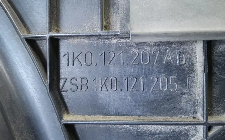Volkswagen Touran I (2003 - 2010) 1K0121207AD Дифузор радиатора — фото 2