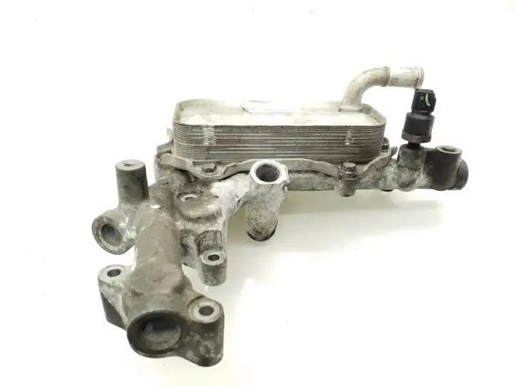 Toyota Avensis T250 (2006 - 2009) 157100R01000 Кронштейн масляного фильтра — фото 1