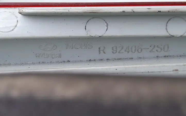 Hyundai ix35 (2013 - 2019) 924062S000 Задний фонарь в крышке багажника — фото 3