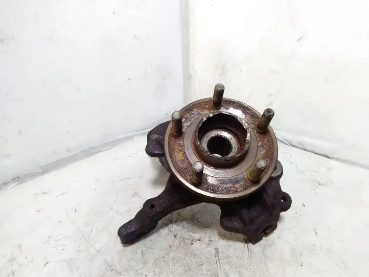 Ford C-MAX II (2010 - 2015) AV613K170 Передний поворотный кулак — фото 1