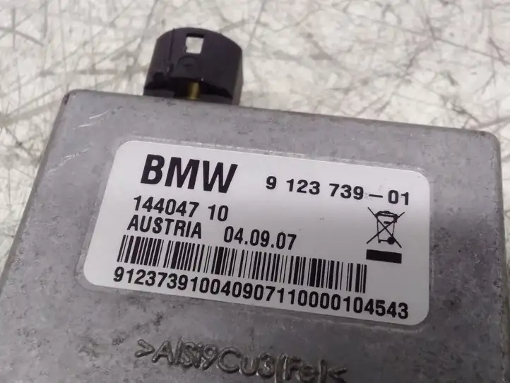 BMW 5 E60 E61 (2004 - 2010) 9123739 Усилитель антенны — фото 2