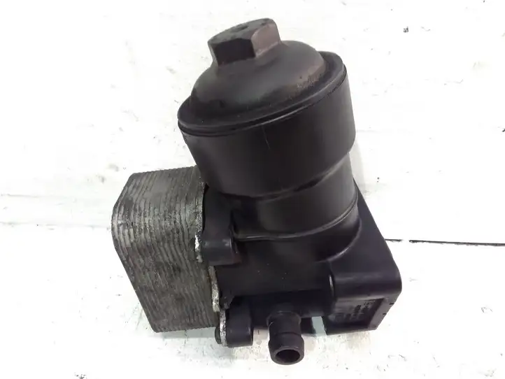 Volkswagen PASSAT B7 (2011 - 2014) 03L115389C Кронштейн масляного фильтра — фото 3