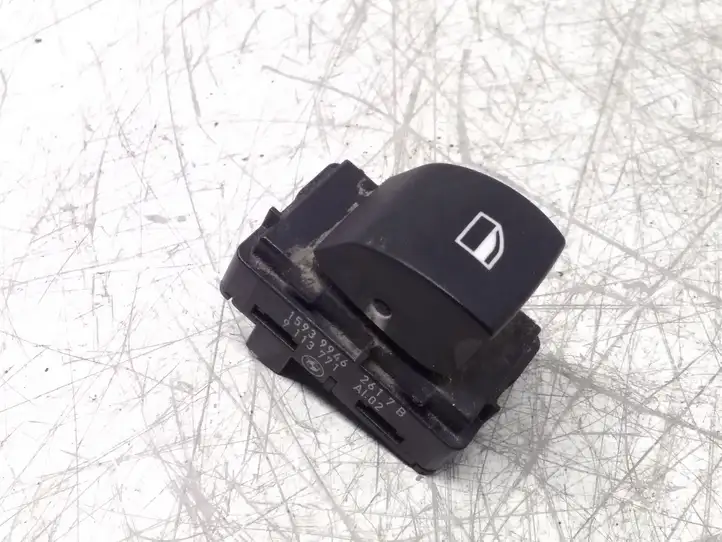 BMW 5 E60 E61 (2004 - 2010) 9113771 Кнопка стеклоподъемников — фото 4