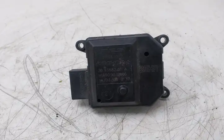 Smart ForTwo II (2007 - 2015) 309368201A Двигатель задвижки потока воздуха — фото 1