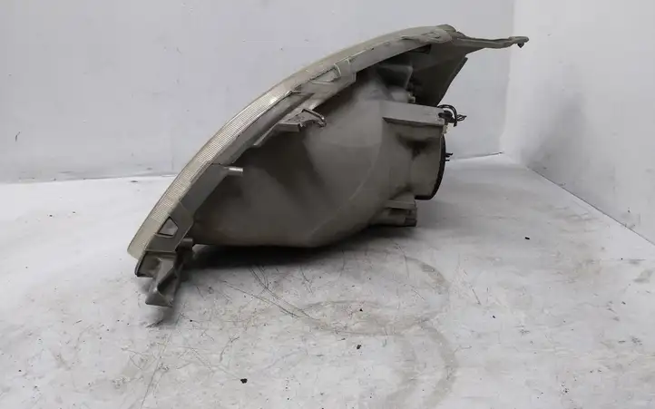 Toyota Yaris (1999 - 2003) Передняя фара — фото 6