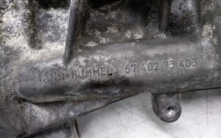 Volkswagen PASSAT B6 (2005 - 2010) 045115389K Кронштейн масляного фильтра — фото 5