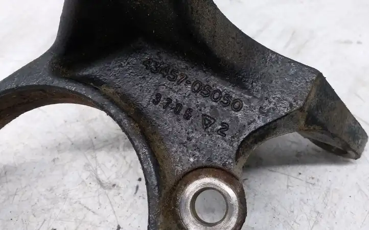 Toyota Avensis T250 (2003 - 2006) 4345705050 Кронштейн подвесного подшипника — фото 5