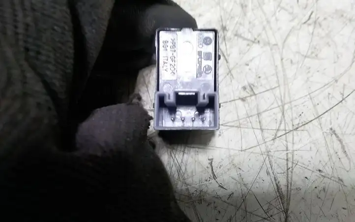 Volkswagen PASSAT B6 (2005 - 2010) 7L6959855B Кнопка стеклоподъемников — фото 2