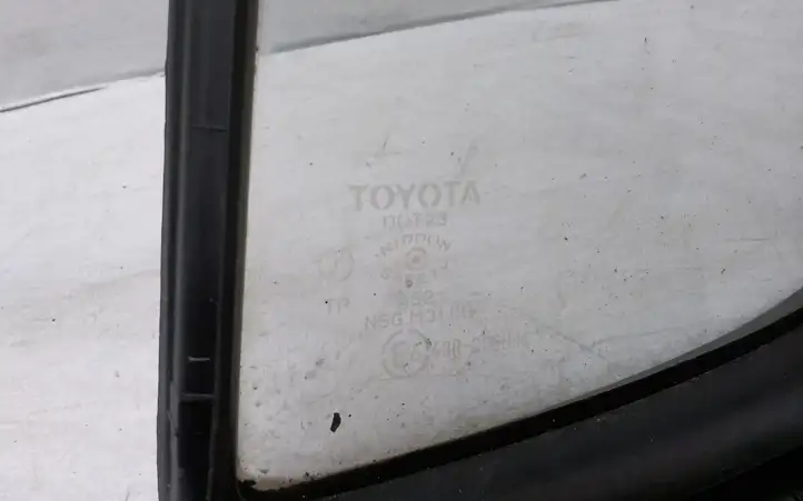 Toyota Yaris (1999 - 2003) Форточка двери — фото 2