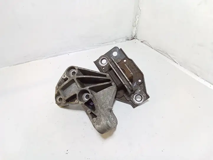 Nissan Qashqai (2010 - 2013) 11210JD500 Опора двигателя — фото 1