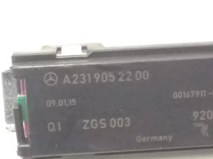 Mercedes-Benz C W205 (2014 - 2021) A2319052200 Усилитель антенны — фото 2