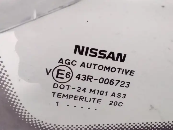 Nissan Qashqai (2010 - 2013) Заднее боковое стекло — фото 3