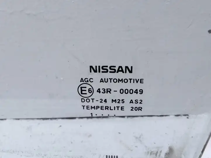 Nissan Qashqai (2010 - 2013) Стекло передней двери — фото 2