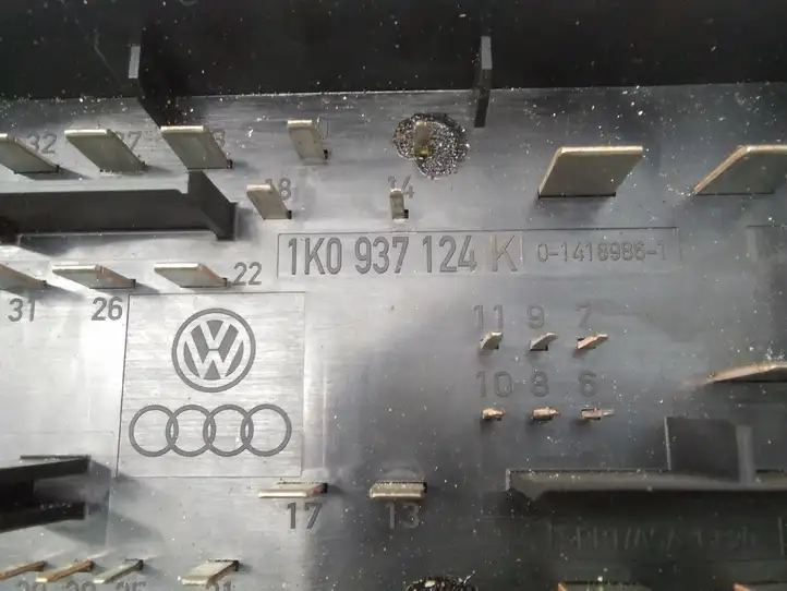 Audi A3/S3 8P (2003 - 2005) 1K0937124K Блок предохранителей — фото 5