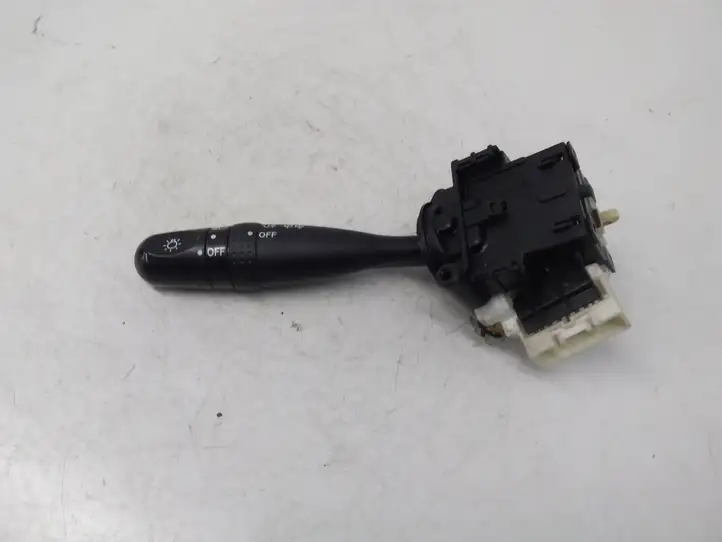 Toyota Yaris (1999 - 2003) 1736481 Подрулевой переключатель — фото 1