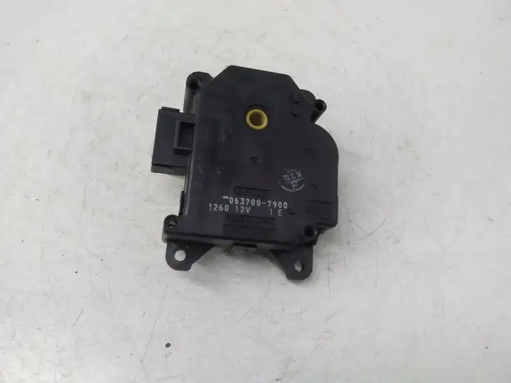 Toyota Yaris (1999 - 2003) 0637007900 Двигатель задвижки потока воздуха — фото 1