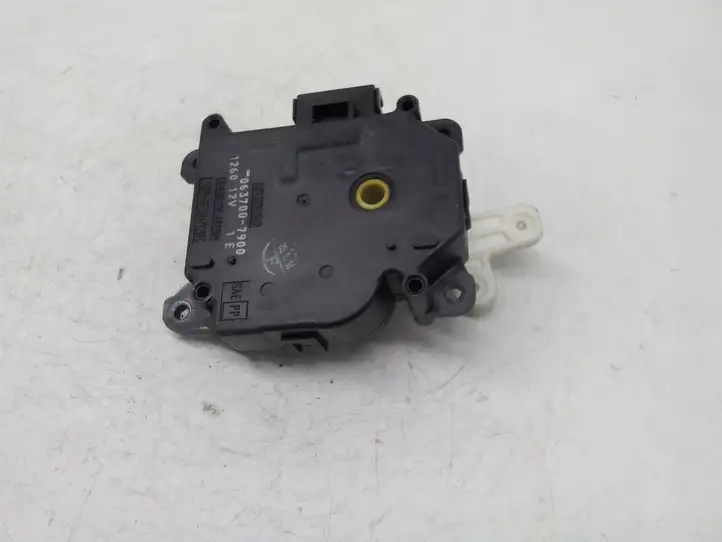 Toyota Yaris (1999 - 2003) 0637007900 Двигатель задвижки потока воздуха — фото 3