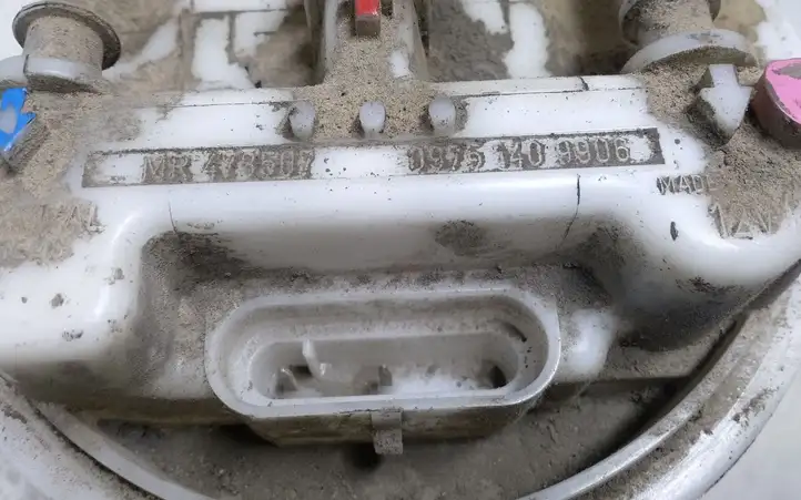 Mitsubishi Carisma (1999 - 2004) 09751409906 Топливный насос (в баке) — фото 3